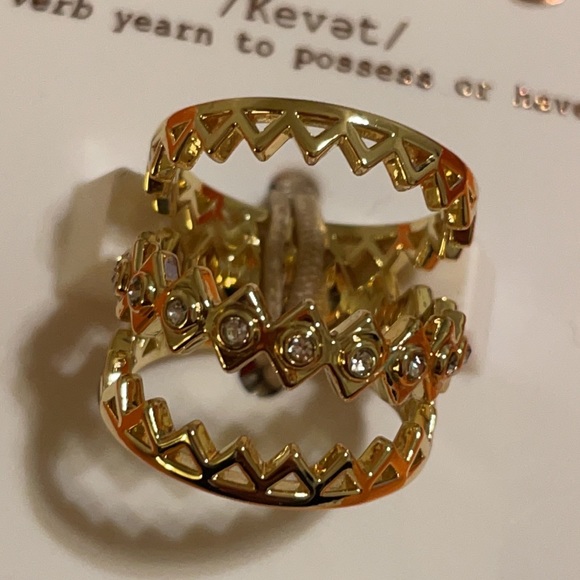 🔥Covet gold stackable ring set size 6 - Picture 2 of 4